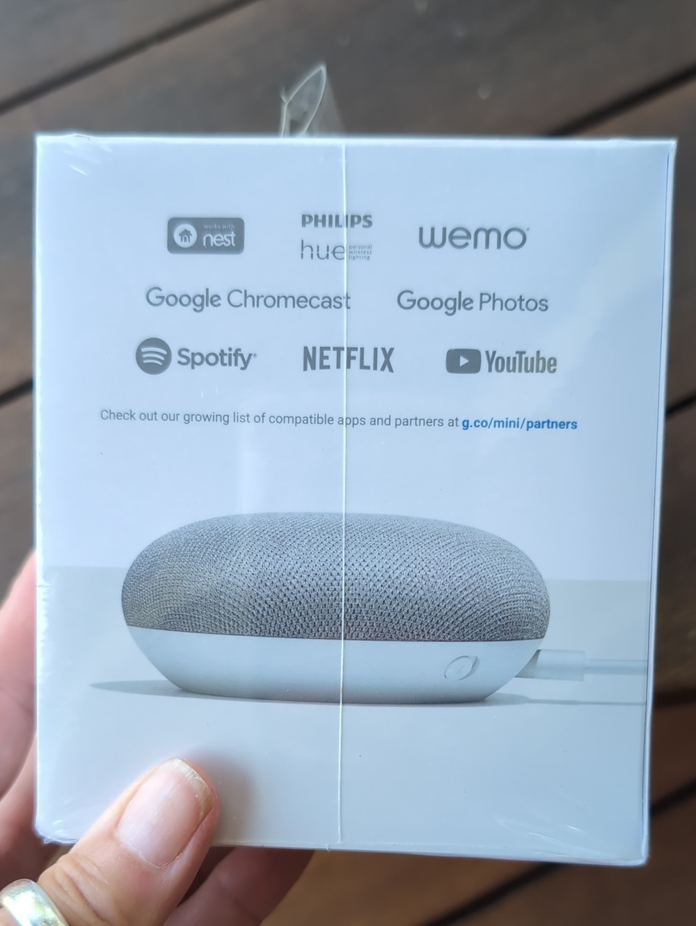 Google Home Mini - Picture 2 of 5